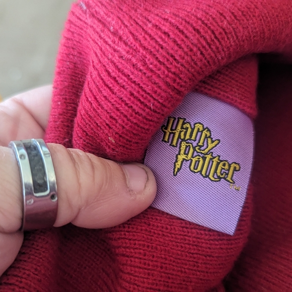 HARRY POTTER HAT AND SCARF SET LIKE NEW MAKE OFFER - Picture 3 of 3